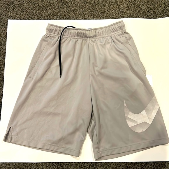Nike Gray Adult Small Athletic Shorts - Picture 1 of 3